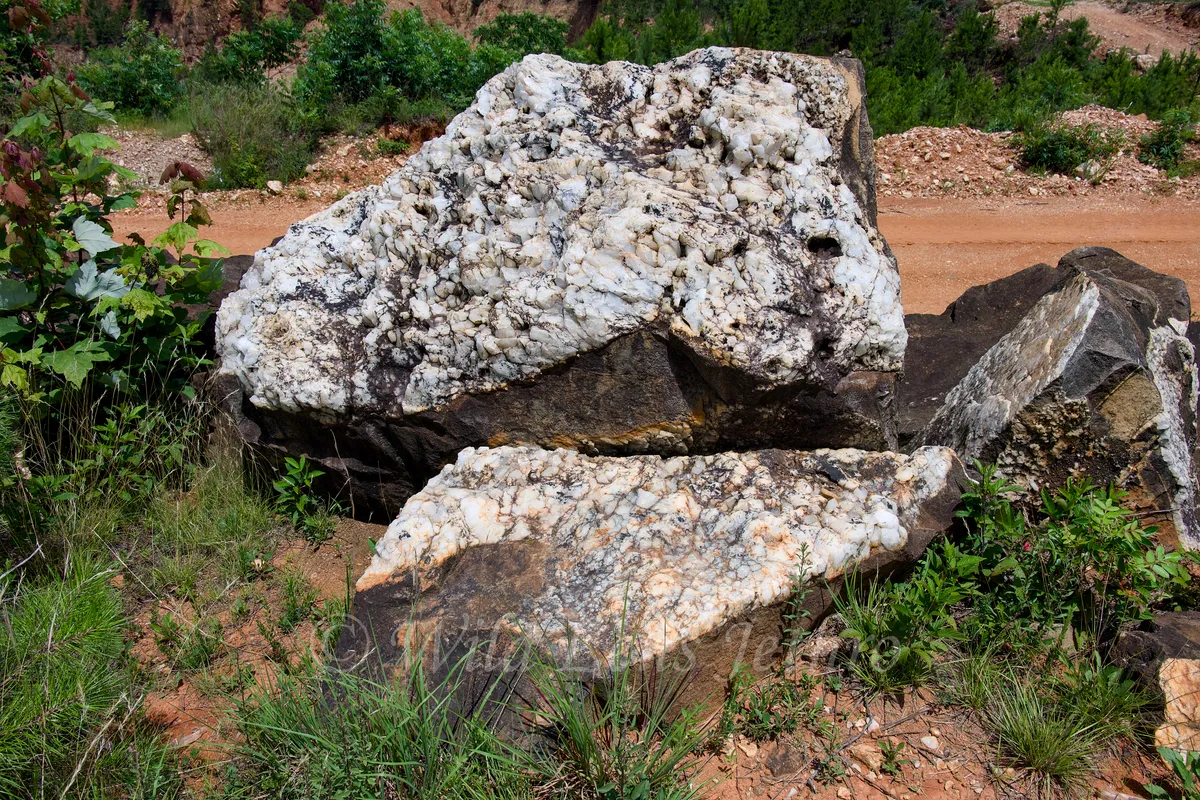 Ron Coleman Mining Giant Rock With Quartz On Dig Site